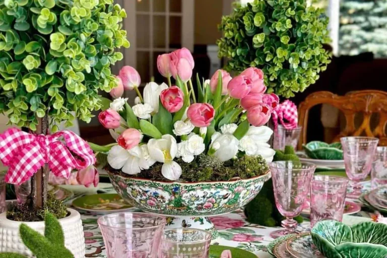 Detalhe-de-mesa-posta-com-loucas-decorativas-flores-naturais-e-paleta-suave
