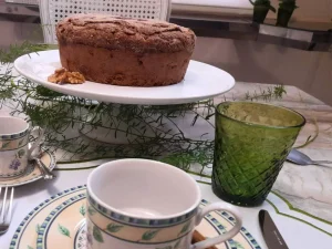 copos-verdes-repetidos-na-mesa-posta-criando-unidade-visual-e-conexao-entre-os-elementos